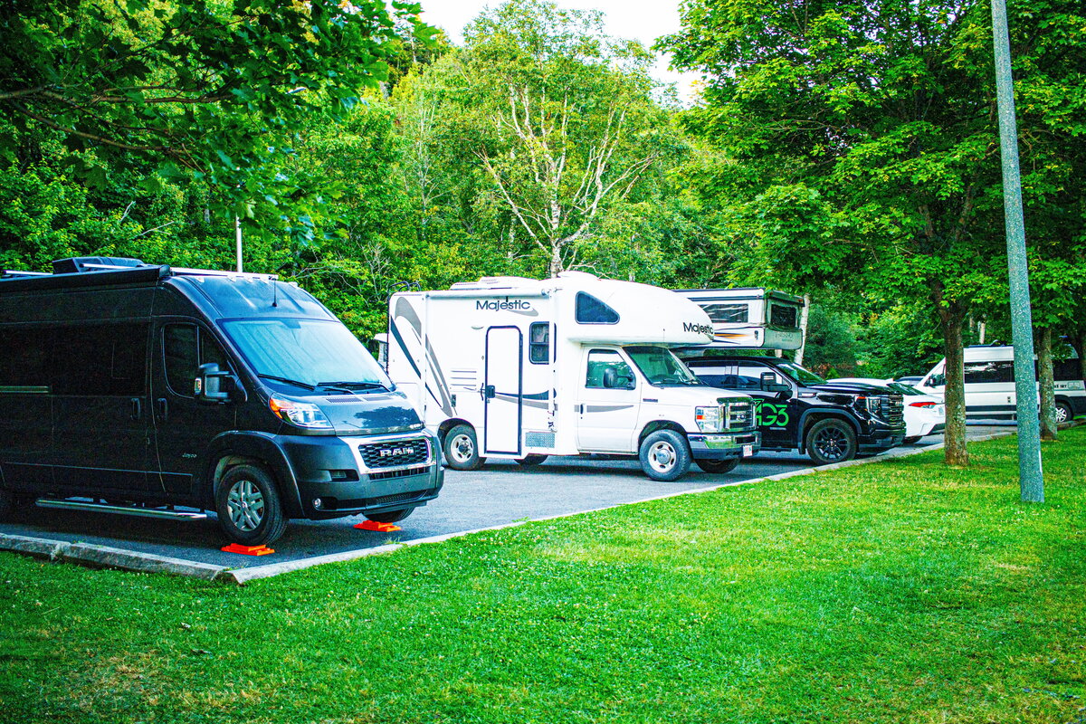 There are many nomadic caravanners to stop at Pointe Park, in Rivière-du-Loup, where parking is free for one night. vanlife: explosion free spaces rages